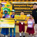 Medali perak dan voucher prestasi kompetisi coding GREENMECH yang diraih siswa SD.