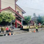 Personel Polres Wonogiri berjaga di Pos Pengamanan Yohanes Rasul.