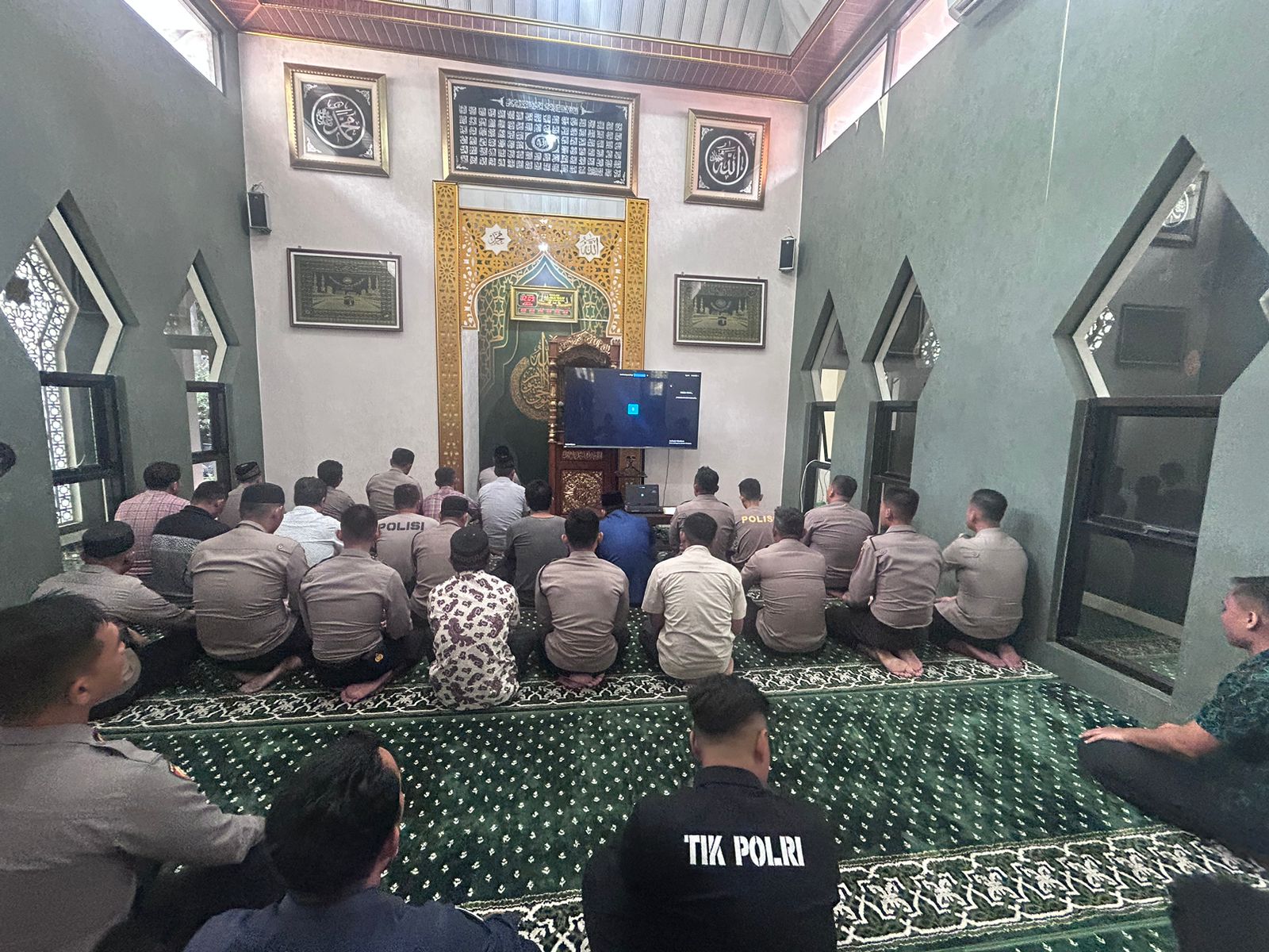 Personel Polres Wonogiri mengikuti Binrohtal daring