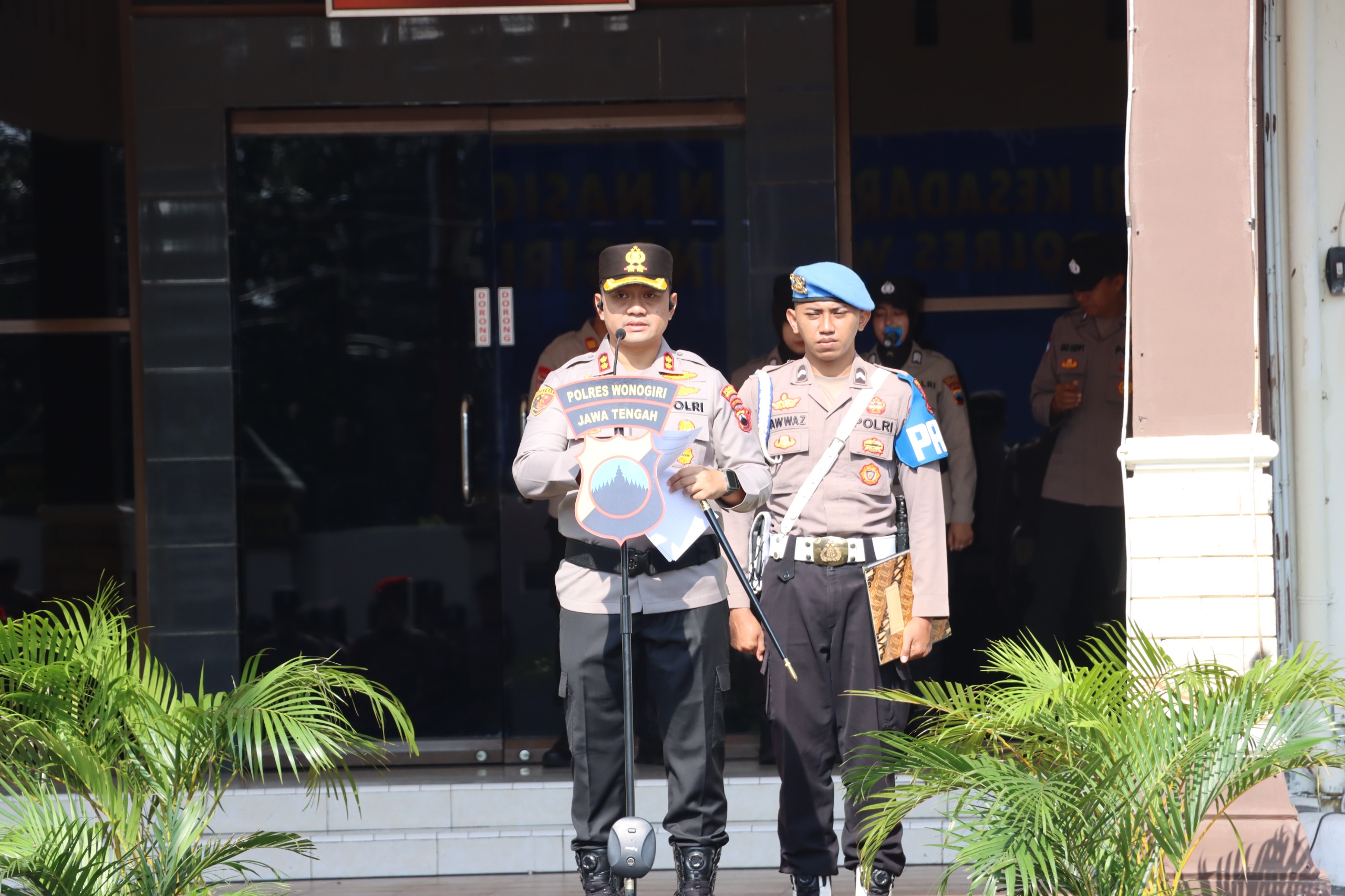 Kapolres Wonogiri AKBP Wahyu Sulistyo inspeksi upacara Hari Kesadaran Nasional