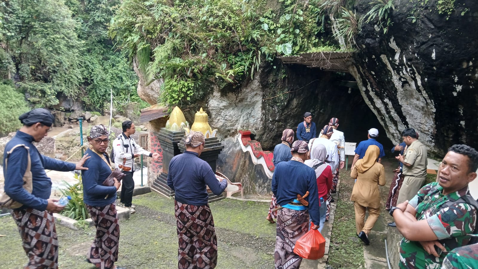 Upacara Hajad Dalem Labuhan di Dlepih Wonogiri