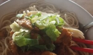 Mie ayam Wonogiri dengan topping melimpah