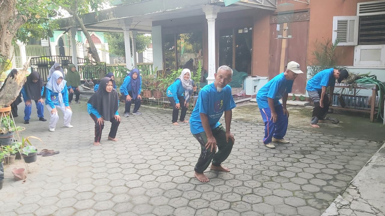 WhatsApp Image 2026-01-25 at 16.06.30 Lansia mengikuti senam barokah NGUDI SARAS