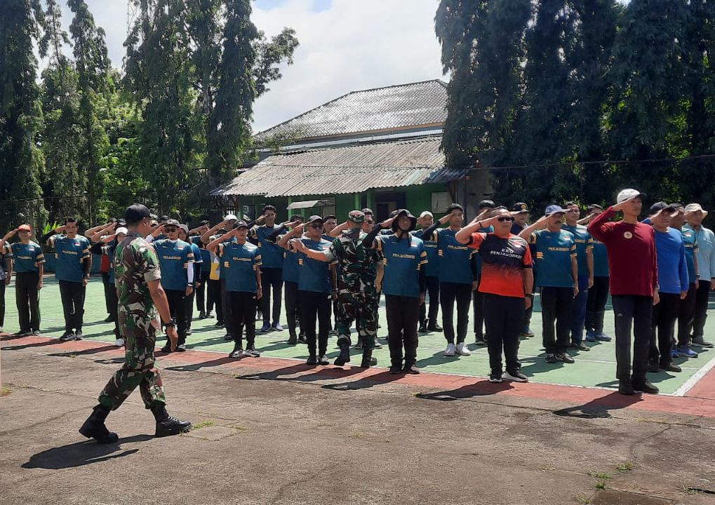 Pelda Ariyanto memimpin pelatihan PBB