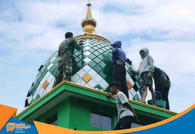 TMMD ke-127 Kodim 0728/Wonogiri pasang kubah Masjid Al Huda di Jatipurno