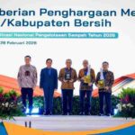 Ahmad Luthfi menerima Penghargaan Pengelolaan Sampah 2026 Jawa Tengah