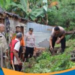 Petugas bersihkan material Tanah Longsor Wonogiri