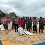 Kapolsek Paranggupito AKP Sutrisyanto pimpin aksi bersih Pantai Nampu