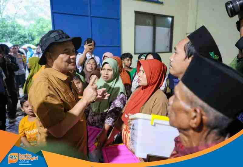 Gubernur Ahmad Luthfi temui pengungsi Padasari