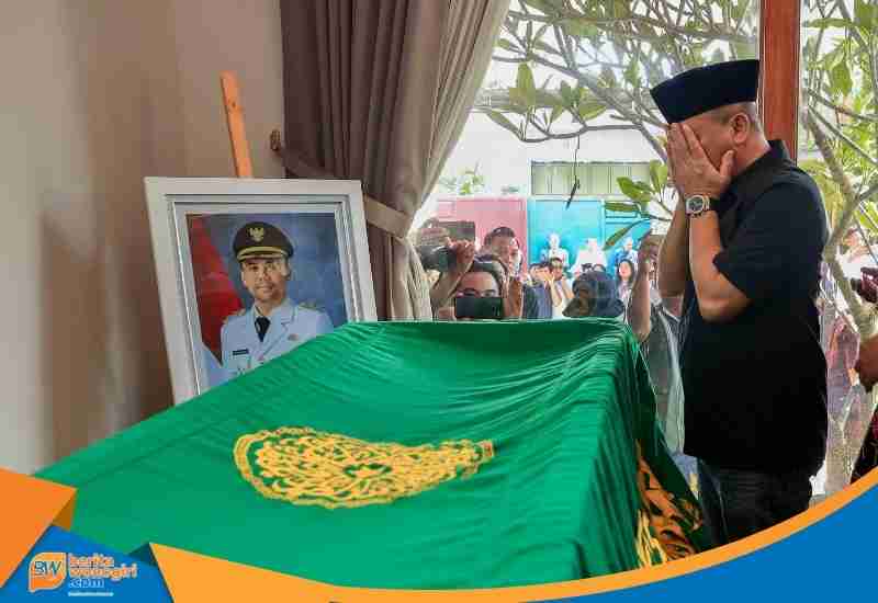 Ahmad Luthfi menyalatkan jenazah Wabup Klaten
