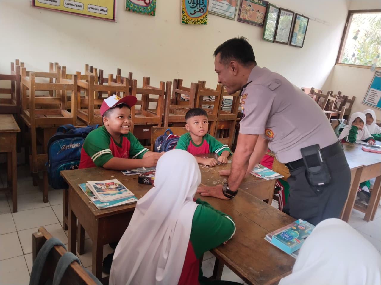 Police Goes to School Polsek Jatipurno di SD Balepanjang