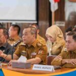 Rapat koordinasi pengadaan barang dan jasa di Pemkab Pekalongan dengan Gubernur Ahmad Luthfi