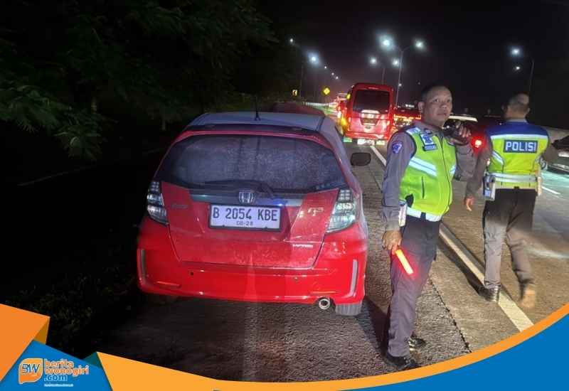 Kebakaran kendaraan di Tol KM 459B Semarang dini hari