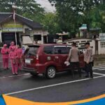 Bhayangkari Ranting Wuryantoro ikut berbagi takjil Ramadan