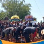 Prosesi pemakaman H. Suroto di pemakaman Astonoloyo Kuryo Jatipurno