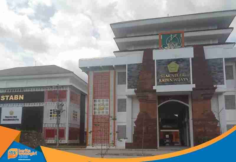 Gedung utama kampus STABN Raden Wijaya Wonogiri dengan arsitektur modern