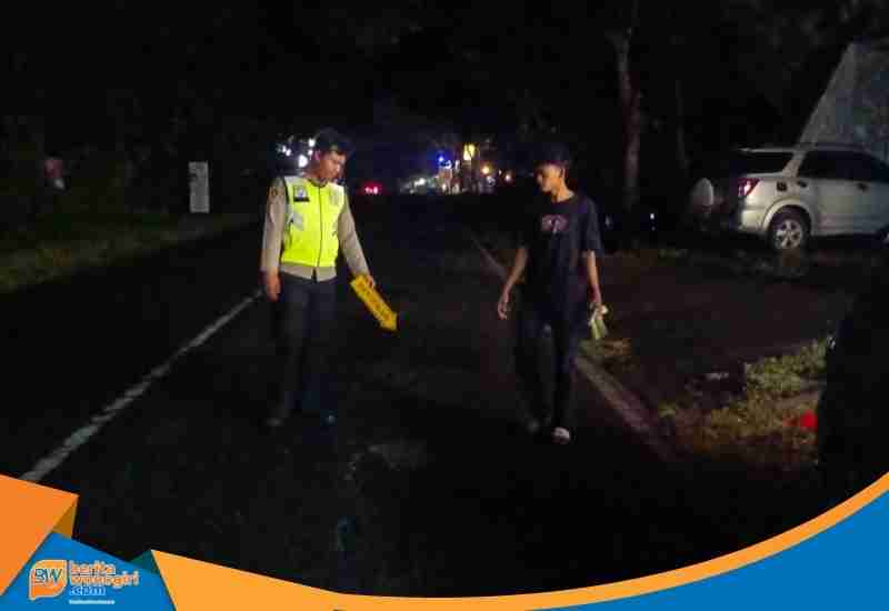 Polisi melakukan penanganan kecelakaan di Purwantoro Wonogiri.