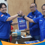 Rinto Subekti menyerahkan formulir pendaftaran Ketua Demokrat Jateng.