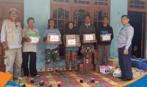 Tim Alpa Media salurkan bantuan banjir Wonogiri di Pracimantoro.