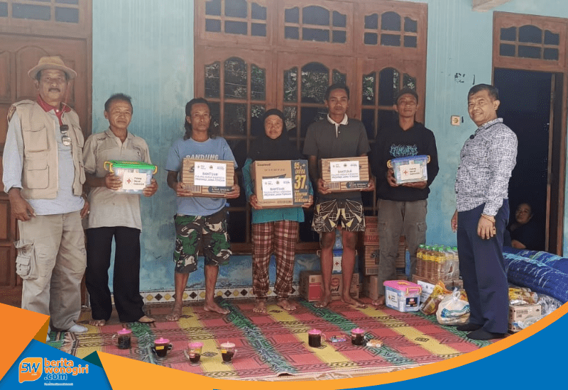 Tim Alpa Media salurkan bantuan banjir Wonogiri di Pracimantoro.
