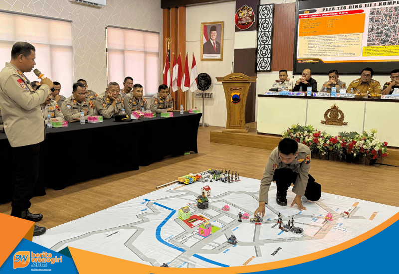 Simulasi denah taktis di lantai aula Polres Wonogiri.
