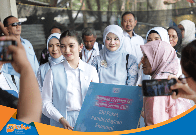 Selvi Gibran Rakabuming Raka dan Nawal Arafah Yasin di Museum RA Kartini Rembang.