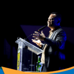 Gubernur Ahmad Luthfi berbicara di podium seminar nasional Apeksi Banda Aceh.