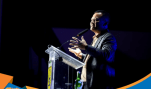 Gubernur Ahmad Luthfi berbicara di podium seminar nasional Apeksi Banda Aceh.