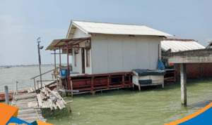 Tampak depan rumah apung bantuan Pemprov Jateng di Sayung.