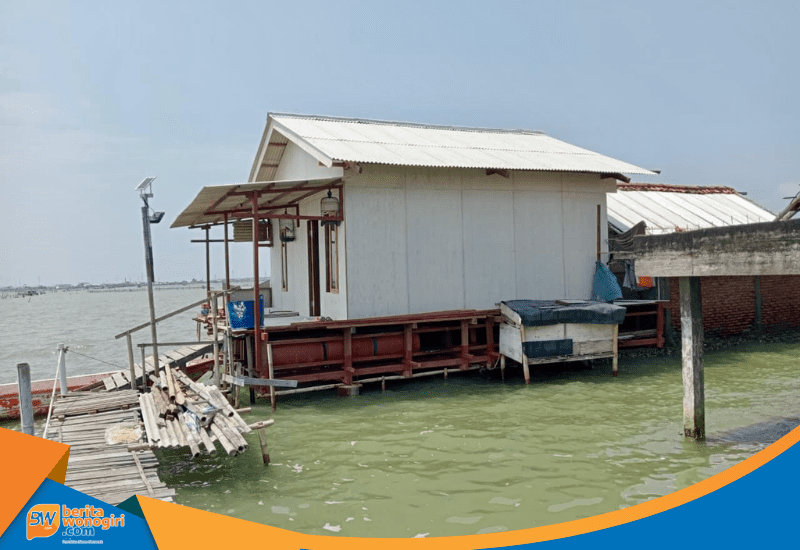 Tampak depan rumah apung bantuan Pemprov Jateng di Sayung.