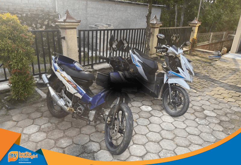 Kondisi motor Honda Beat dan Yamaha F1ZR ringsek di Wonogiri.