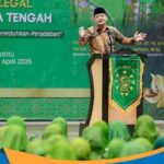 Gubernur Ahmad Luthfi memberikan sambutan pada pengukuhan paralegal Muslimat NU.