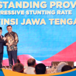 Ahmad Luthfi menerima piala National Governance Award 2026 kategori Health Ecosystem.