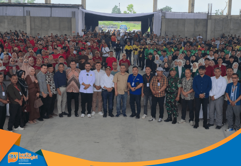 Peserta mengikuti diskusi literasi digital secara daring.