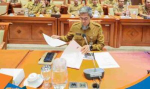 Sekda Jateng Sumarno memberikan paparan dalam RDP Komisi I DPR RI.