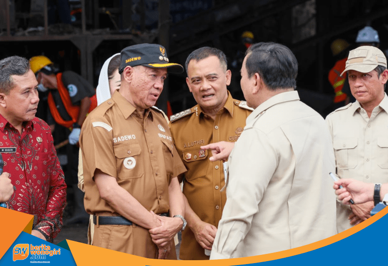 Presiden Prabowo dan Ahmad Luthfi tinjau TPST BLE Banyumas.