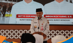 Bupati Wonogiri Setyo Sukarno memberikan sambutan di depan jamaah haji.