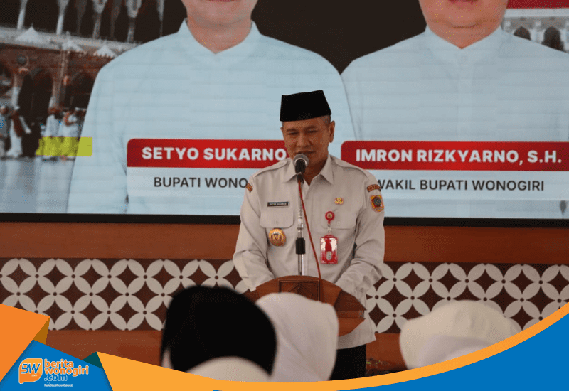 Bupati Wonogiri Setyo Sukarno memberikan sambutan di depan jamaah haji.