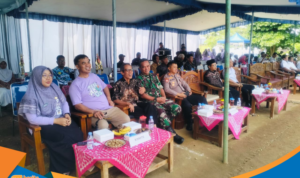 Tamu undangan Forkopimcam Nguntoronadi duduk di kursi utama.