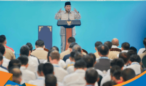 Presiden Prabowo Subianto memberikan pidato kenegaraan di mimbar.