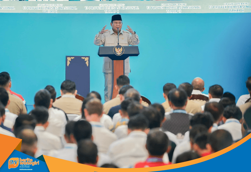 Presiden Prabowo Subianto memberikan pidato kenegaraan di mimbar.