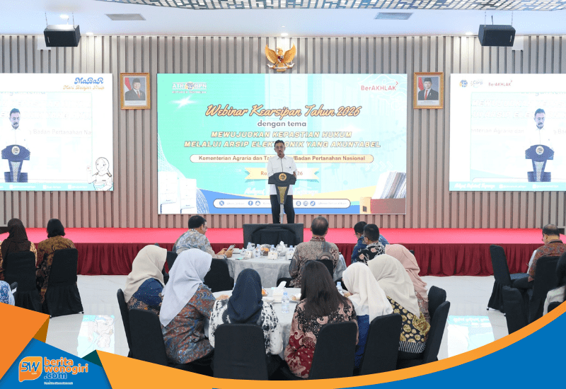 Sekjen ATR BPN Dalu Agung Darmawan berbicara di podium Aula Prona.