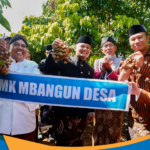 Ahmad Luthfi meninjau kebun kelengkeng hasil budidaya siswa SMK.