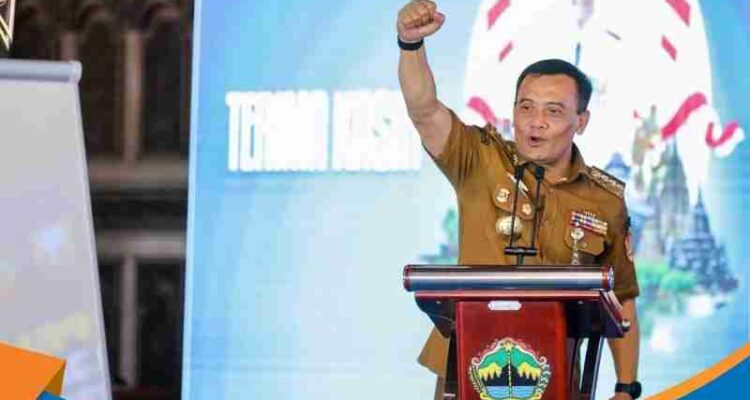 Gubernur Jawa Tengah Ahmad Luthfi memberikan arahan dalam Rembug Pembangunan 2026 di Kudus.