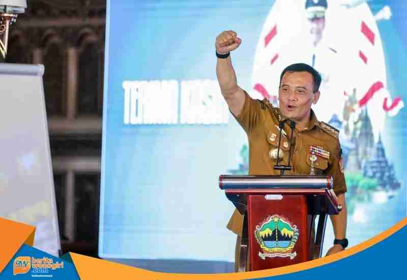 Gubernur Jawa Tengah Ahmad Luthfi memberikan arahan dalam Rembug Pembangunan 2026 di Kudus.