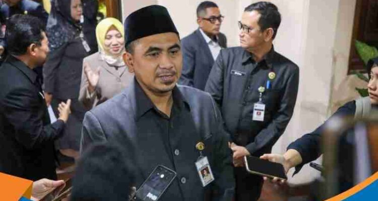 Wakil Gubernur Jateng Taj Yasin Maimoen memberikan keterangan pers di Gedung DPRD Jateng.