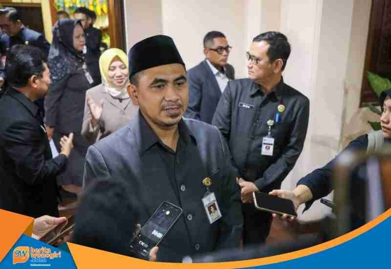 Wakil Gubernur Jateng Taj Yasin Maimoen memberikan keterangan pers di Gedung DPRD Jateng.