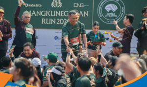 Gubernur Jateng Ahmad Luthfi lari maraton kategori 5K.