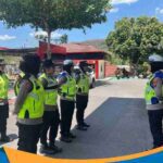 KOMPOL Sri Martini memimpin apel persiapan patroli Jumat Polwan Polres Wonogiri.