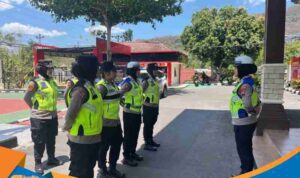 KOMPOL Sri Martini memimpin apel persiapan patroli Jumat Polwan Polres Wonogiri.